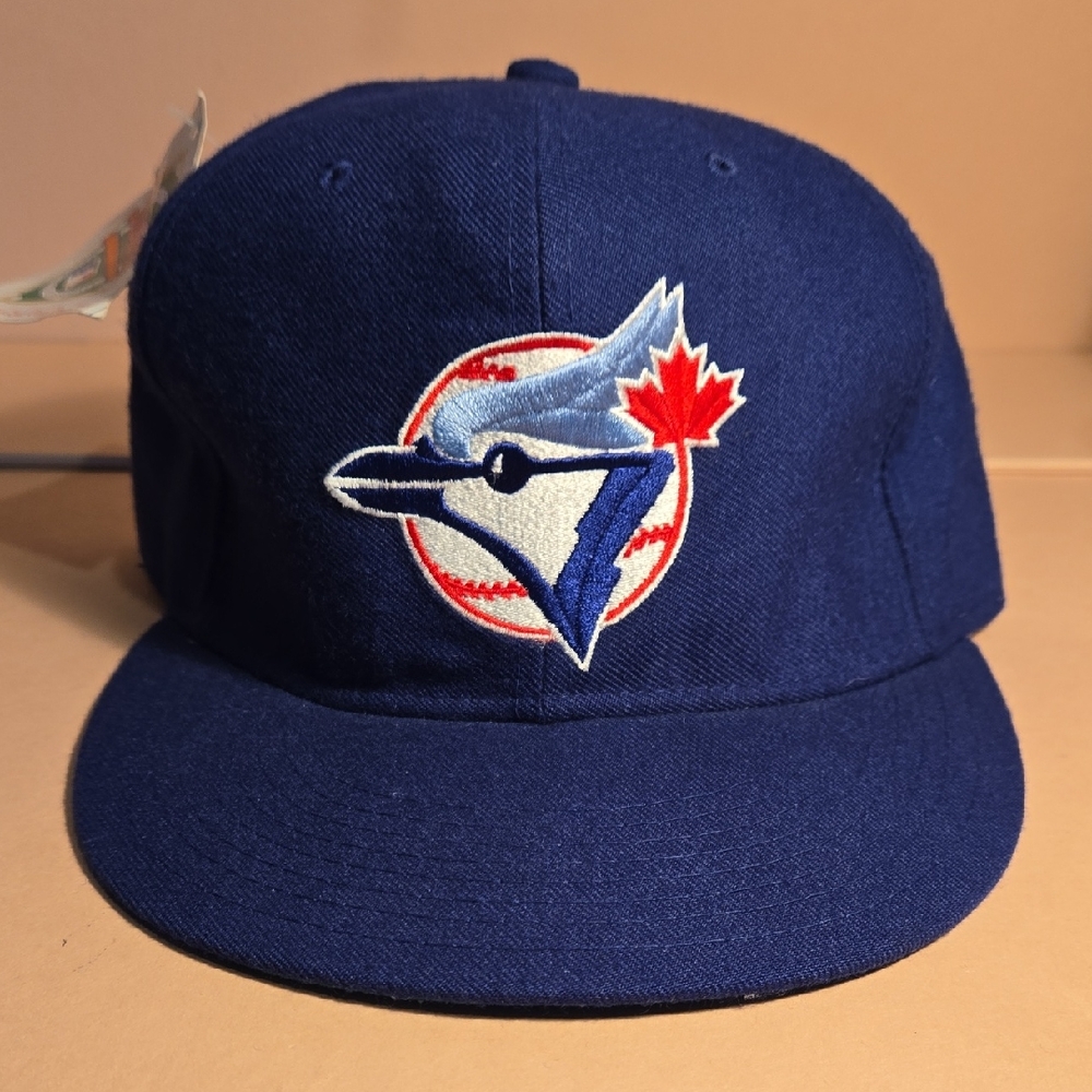This is a vintage 1990s Toronto Blue Jays Diamond Collection New Era pro model